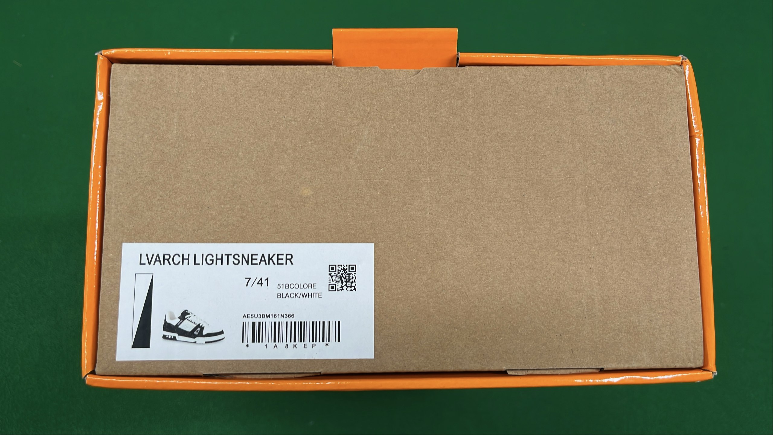 ouis Vuitton White and Black Low-Top Sneakers -2