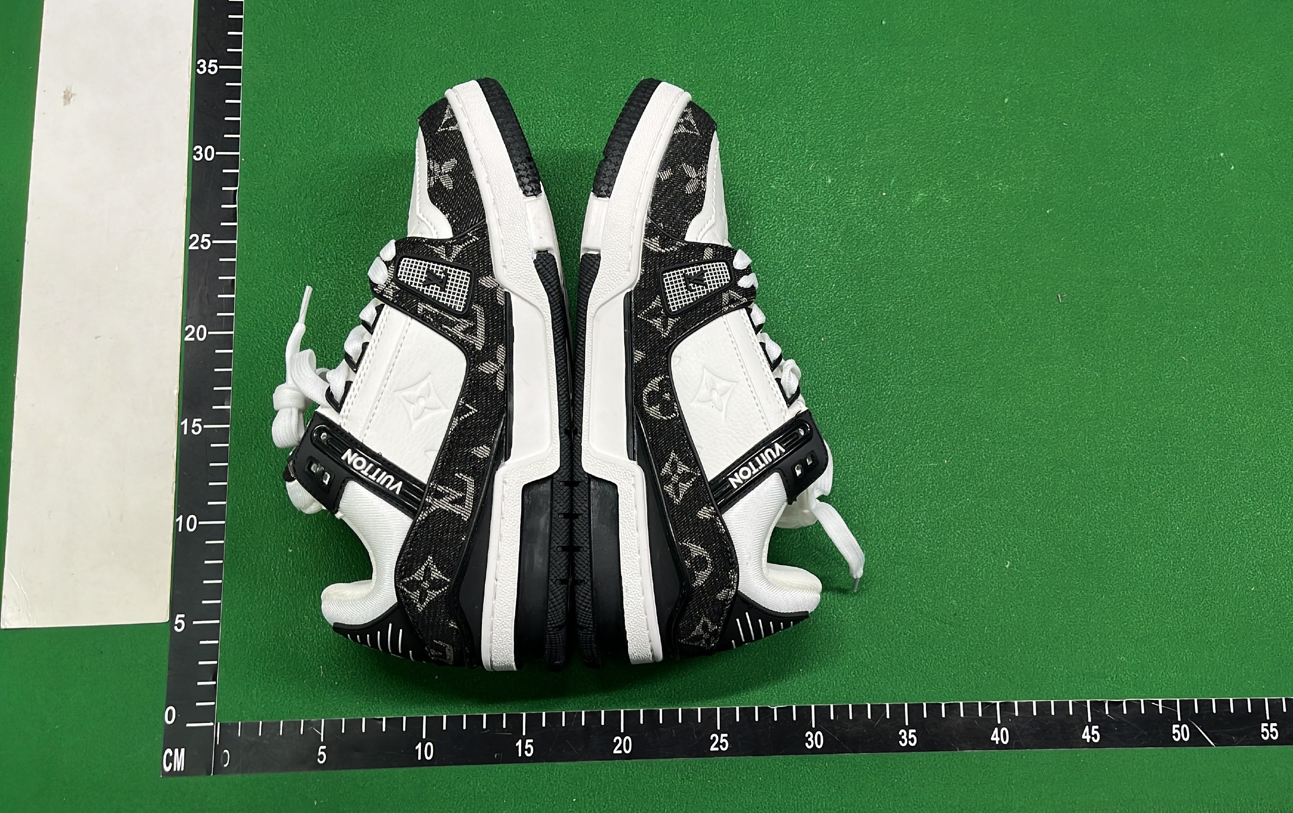 ouis Vuitton White and Black Low-Top Sneakers -3