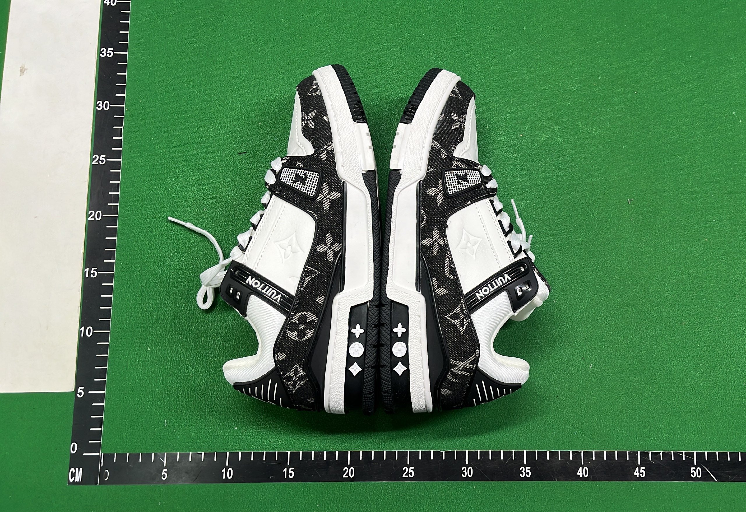 ouis Vuitton White and Black Low-Top Sneakers -5