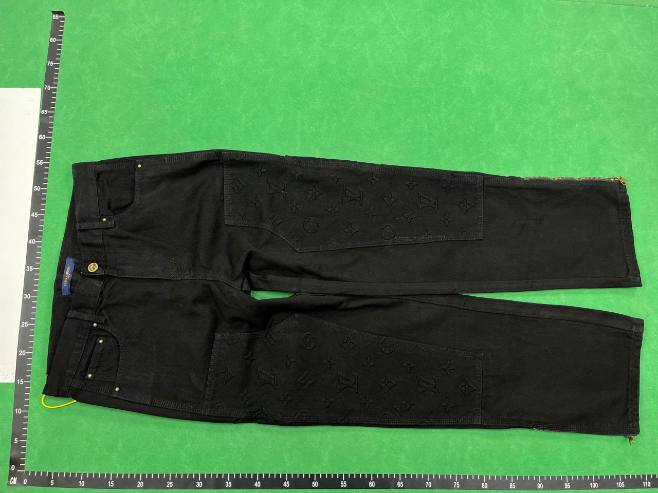 Louis Vuitton Jeans Pants  -3