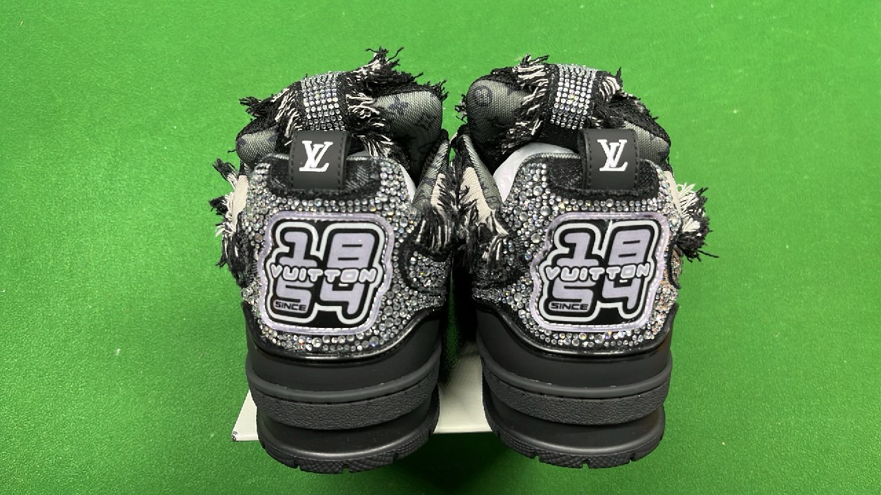    New Balance Men's Green and Silver Athletic Sneakers  (https://weidian.com/item.html?itemID=) #NewBalance #Shoes   -5