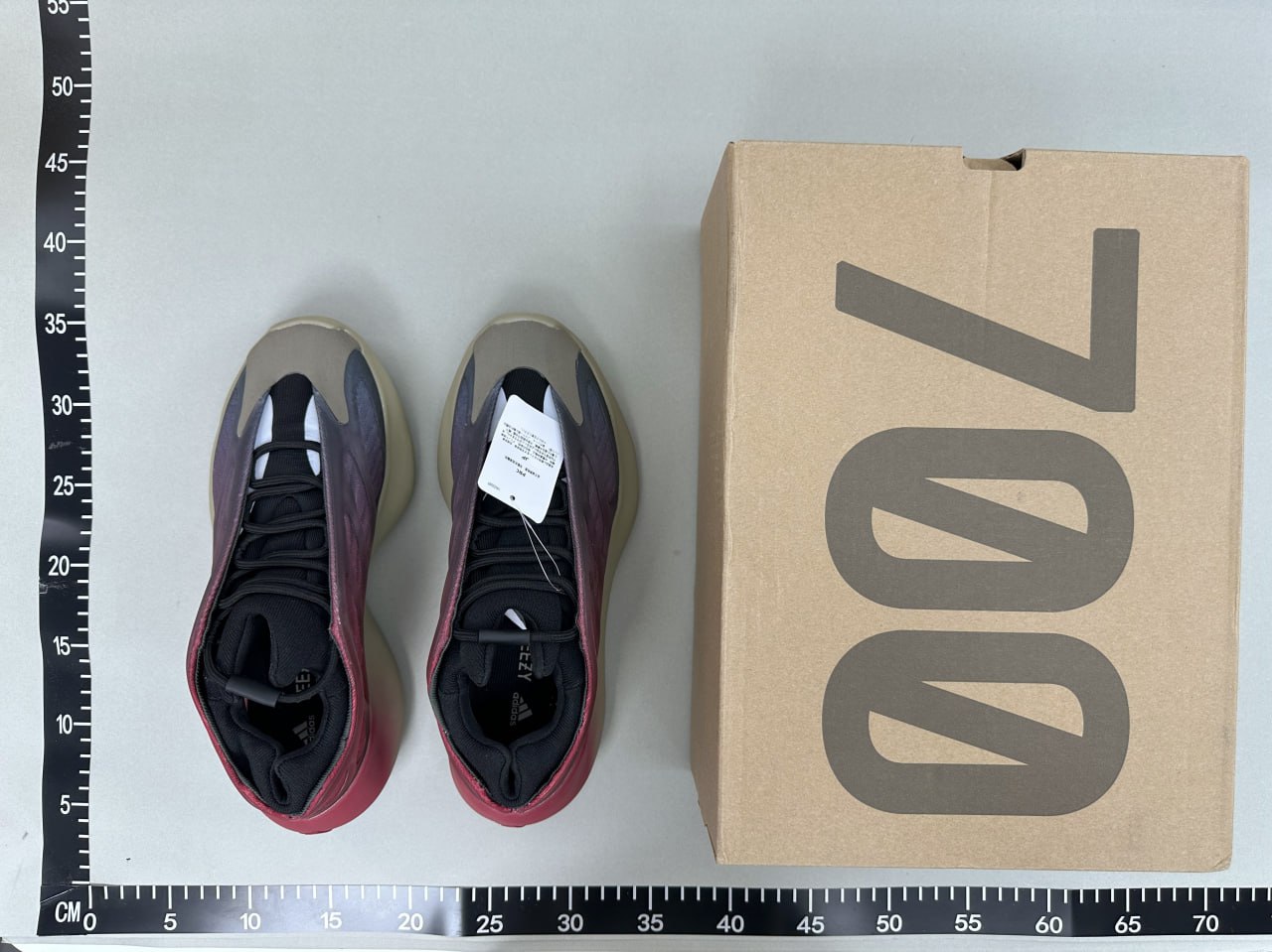 Adidas Yeezy 700  -3