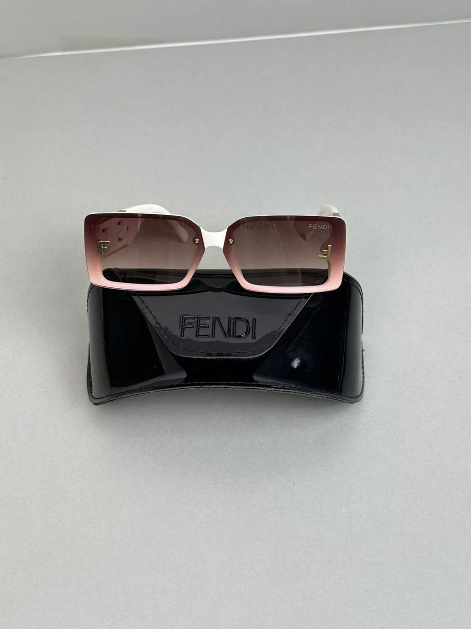 FENDI Sunglasses   -3